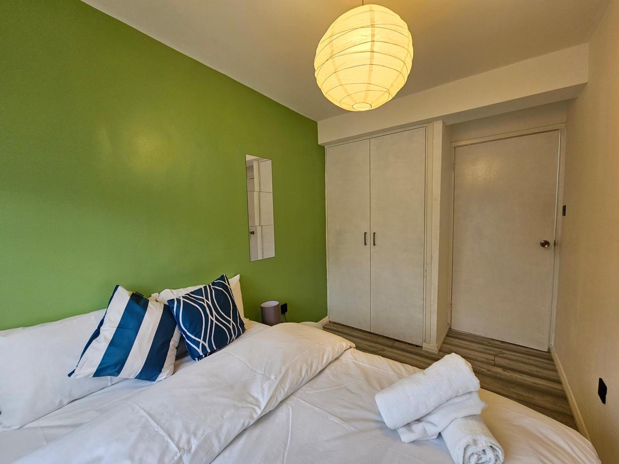 London Mile End Rooms Bagian luar foto